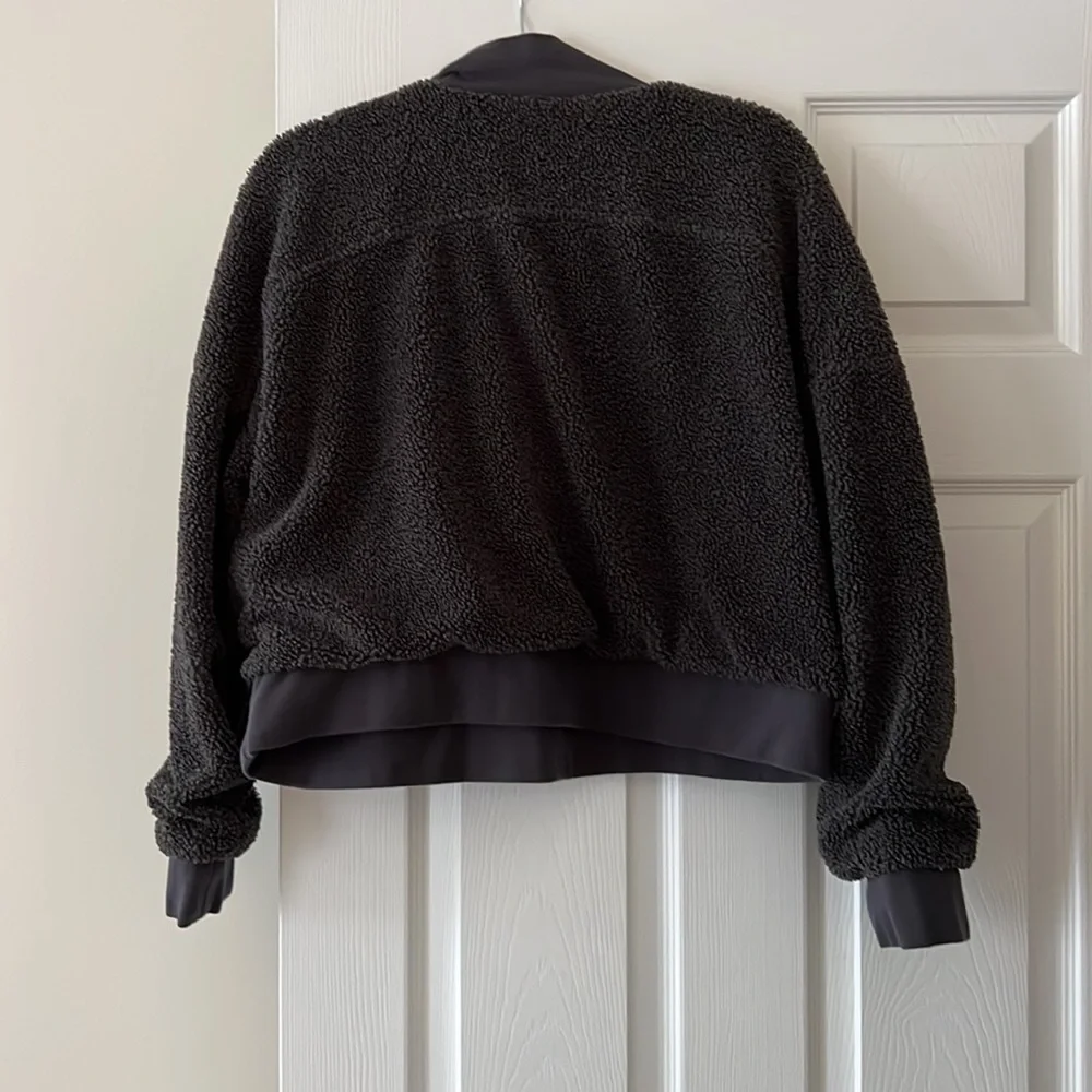 Fabletics Fleece Pullover - Picture 3 of 4